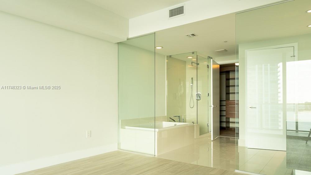 PARAISO BAY CONDO - Residential