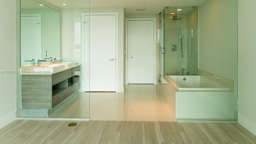 PARAISO BAY CONDO - Residential