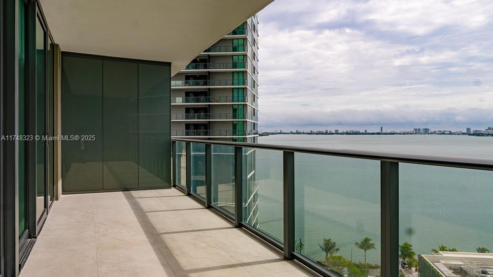PARAISO BAY CONDO - Residential