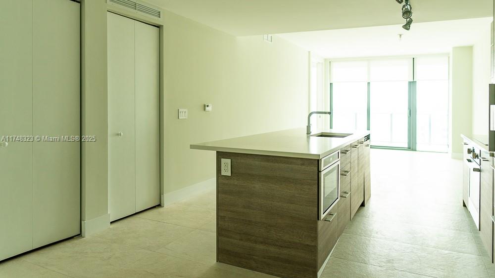PARAISO BAY CONDO - Residential
