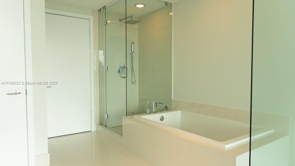 PARAISO BAY CONDO - Residential