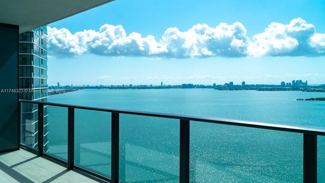 PARAISO BAY CONDO - Residential