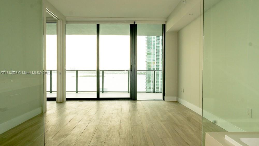 PARAISO BAY CONDO - Residential