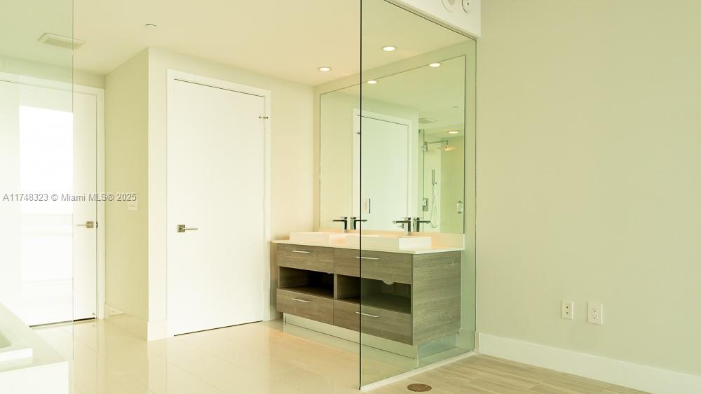 PARAISO BAY CONDO - Residential