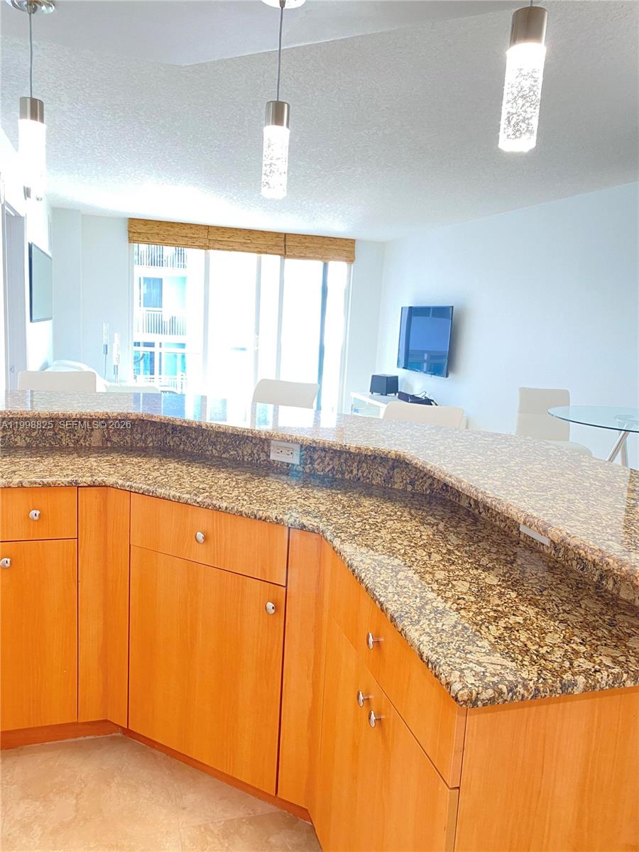 6917 Collins Ave 904