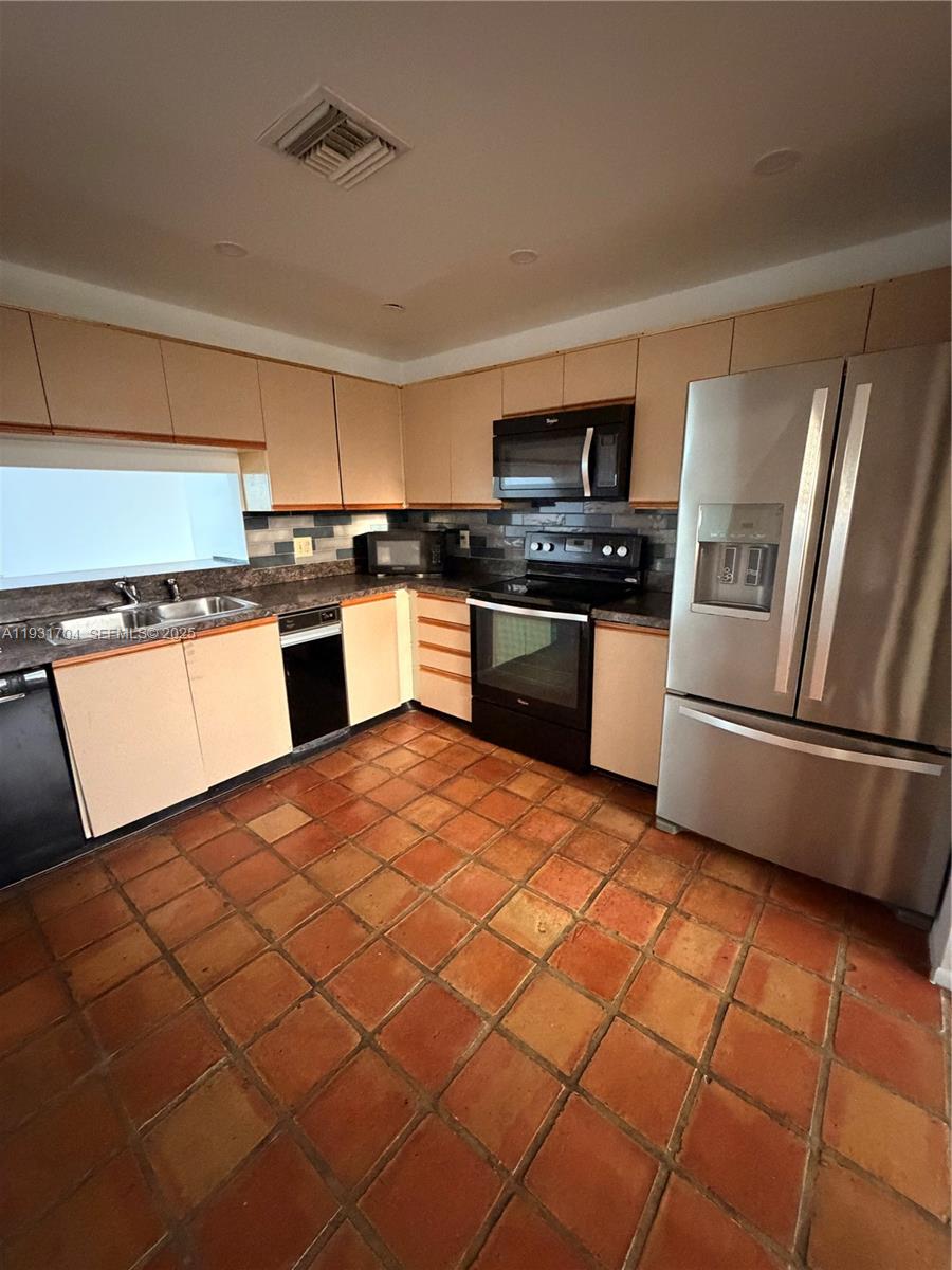 LA PAZ AT BOCA POINTE - Residential Lease