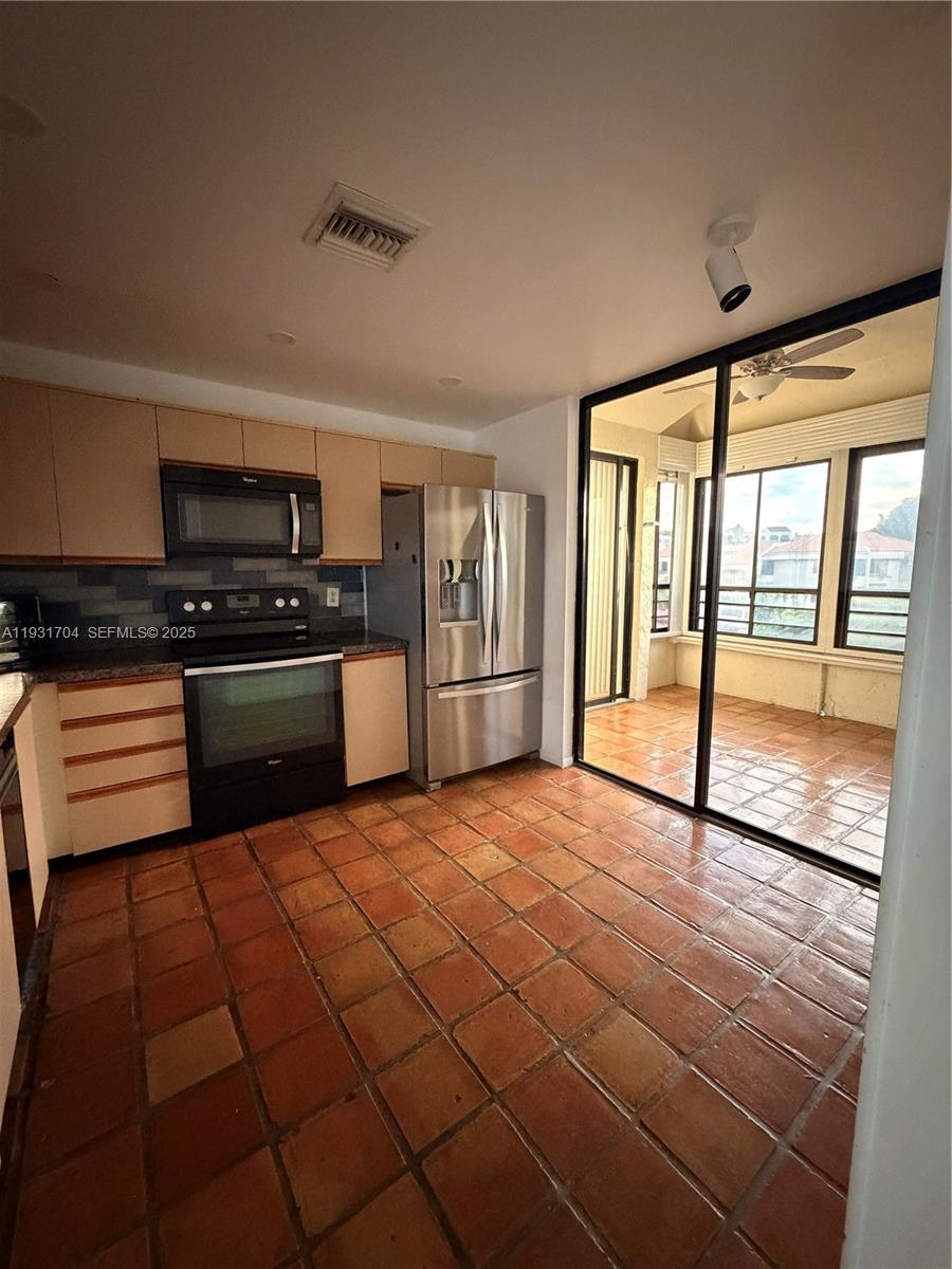 LA PAZ AT BOCA POINTE - Residential Lease