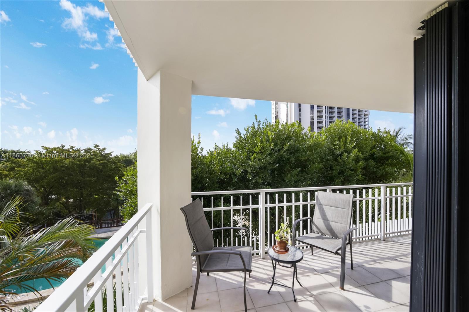 TOWERS OF QUAYSIDE CONDO - Residential