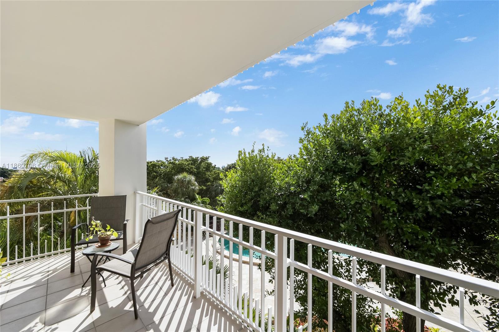 TOWERS OF QUAYSIDE CONDO - Residential