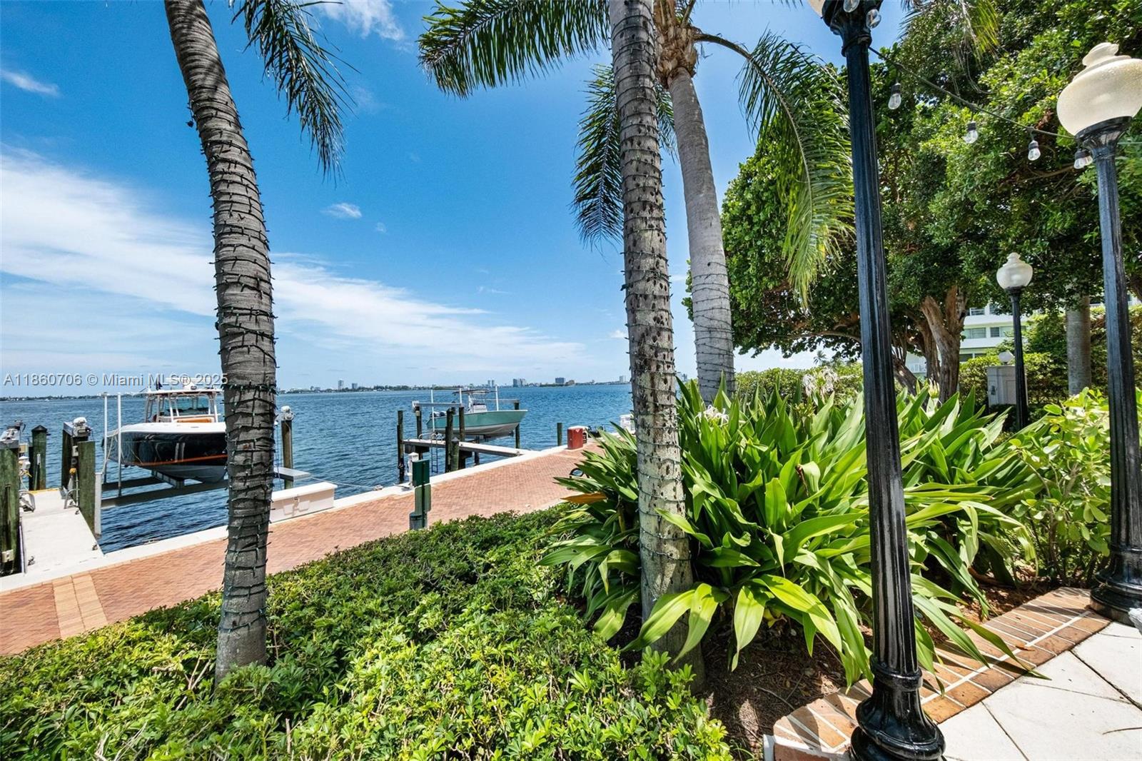 TOWERS OF QUAYSIDE CONDO - Residential