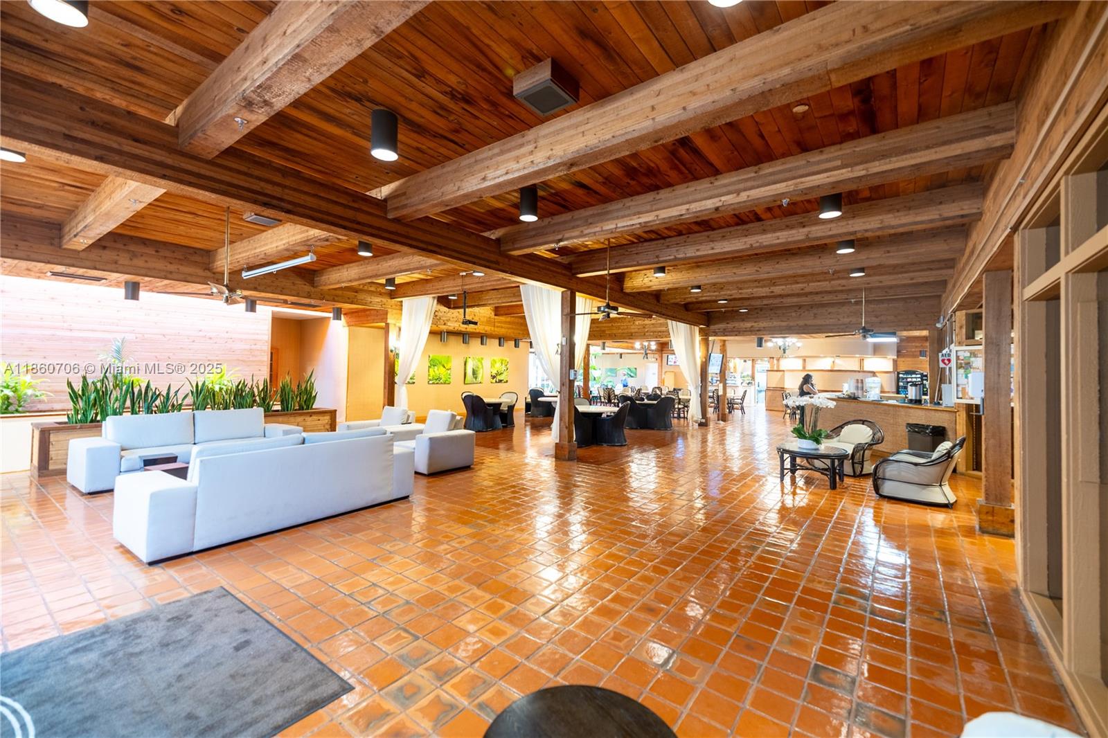 TOWERS OF QUAYSIDE CONDO - Residential