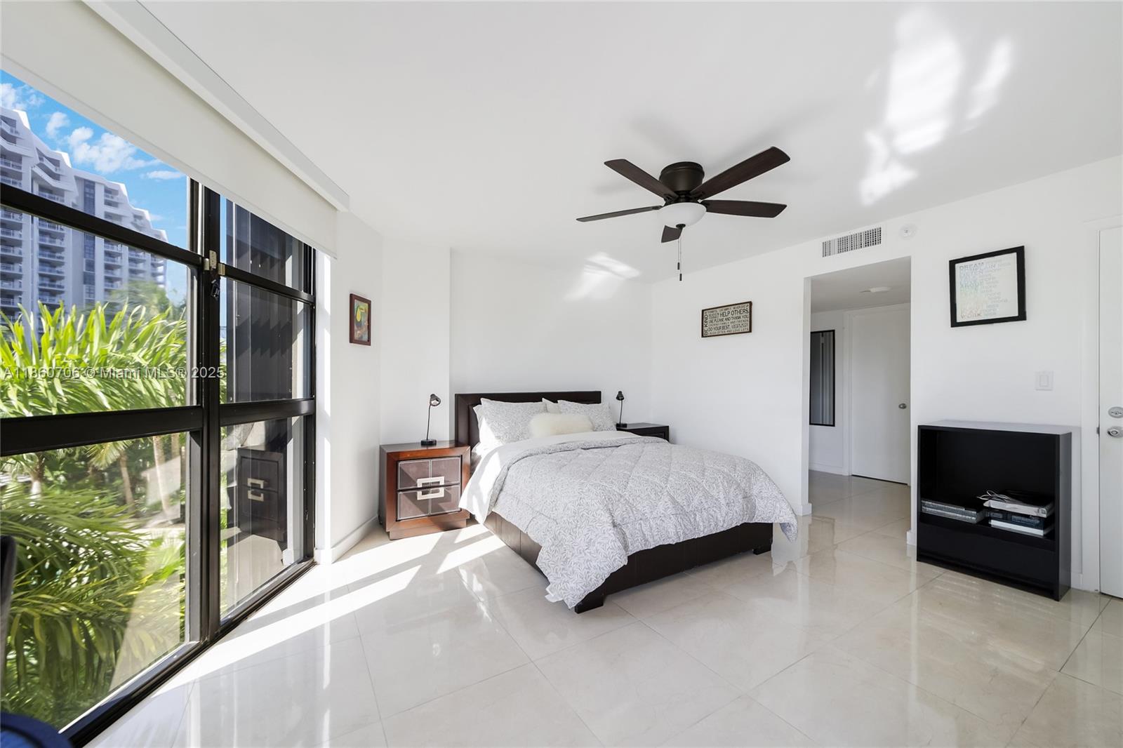 TOWERS OF QUAYSIDE CONDO - Residential