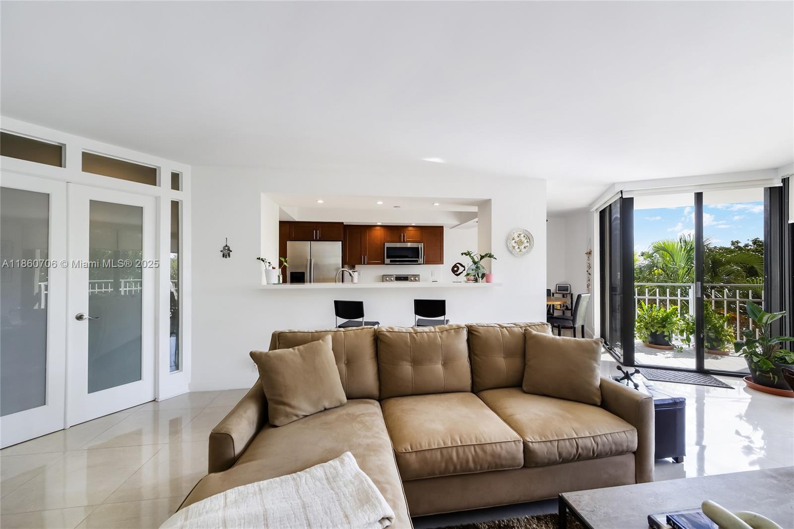 TOWERS OF QUAYSIDE CONDO - Residential