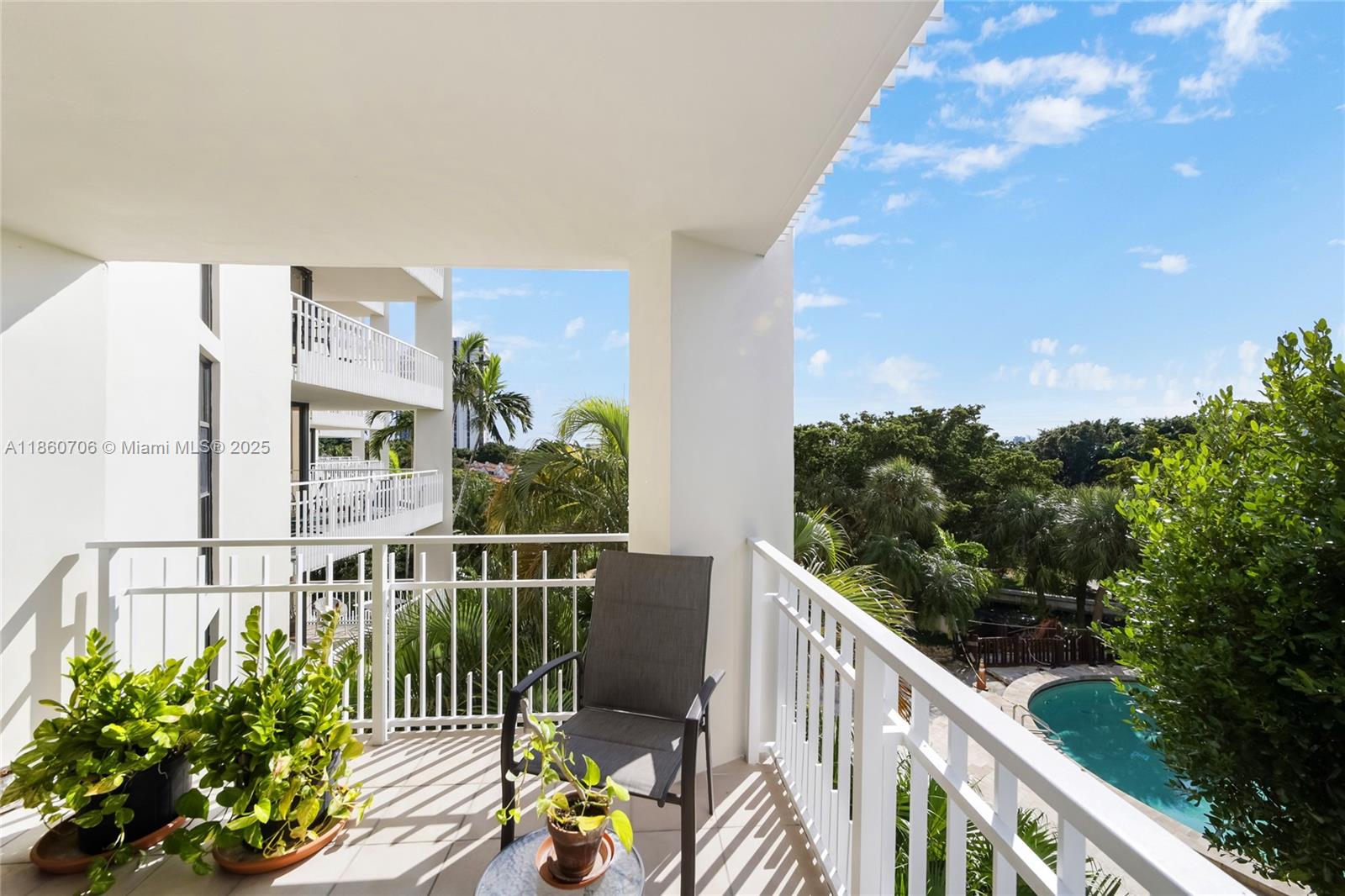 TOWERS OF QUAYSIDE CONDO - Residential