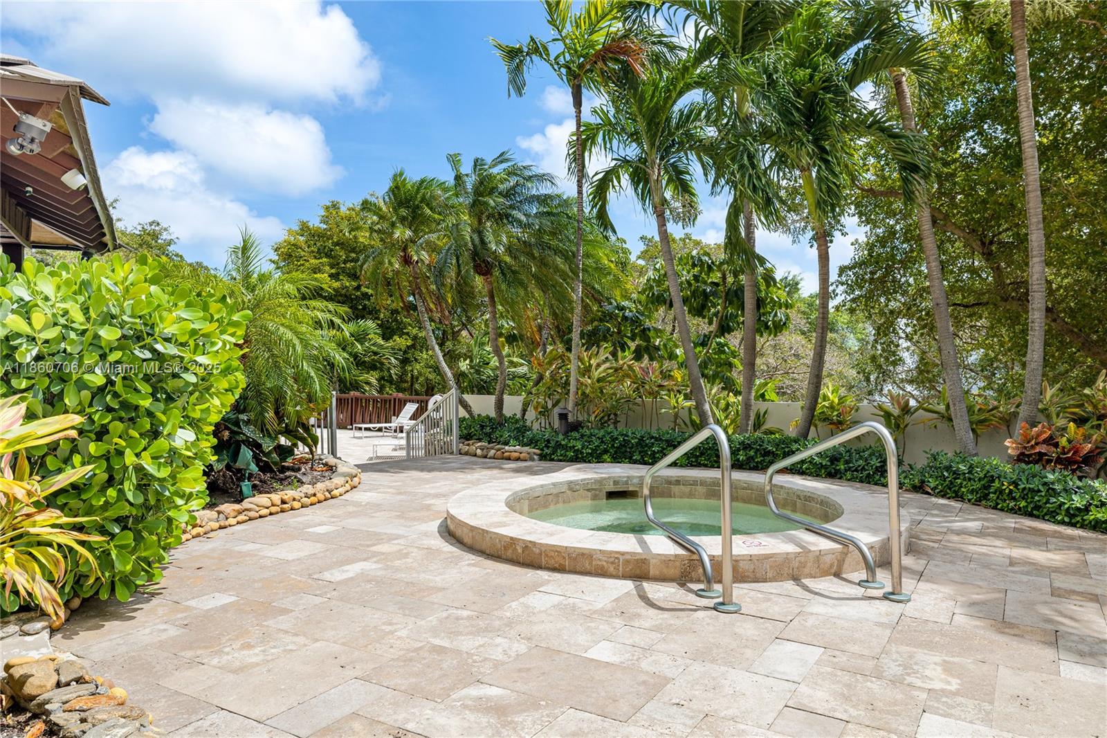 TOWERS OF QUAYSIDE CONDO - Residential