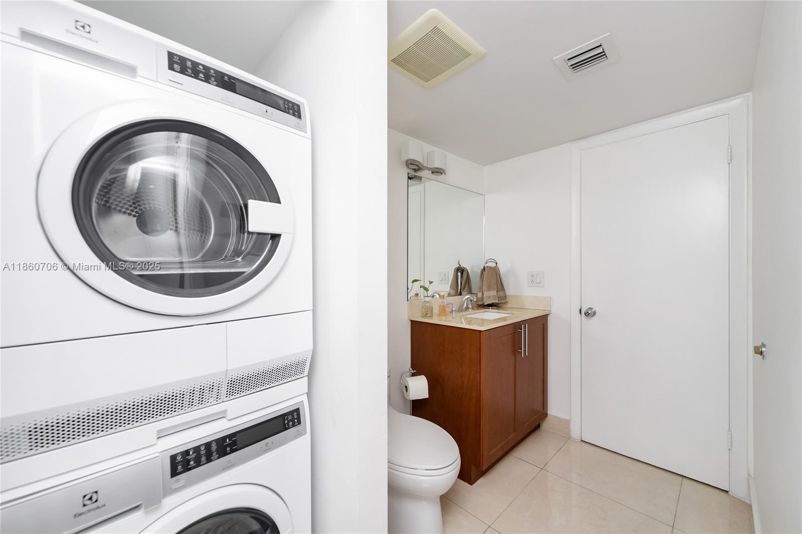 TOWERS OF QUAYSIDE CONDO - Residential