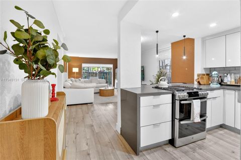 Photo of 6902 N Kendall Dr #E101, Pinecrest, FL 33156 (MLS # A11943131)