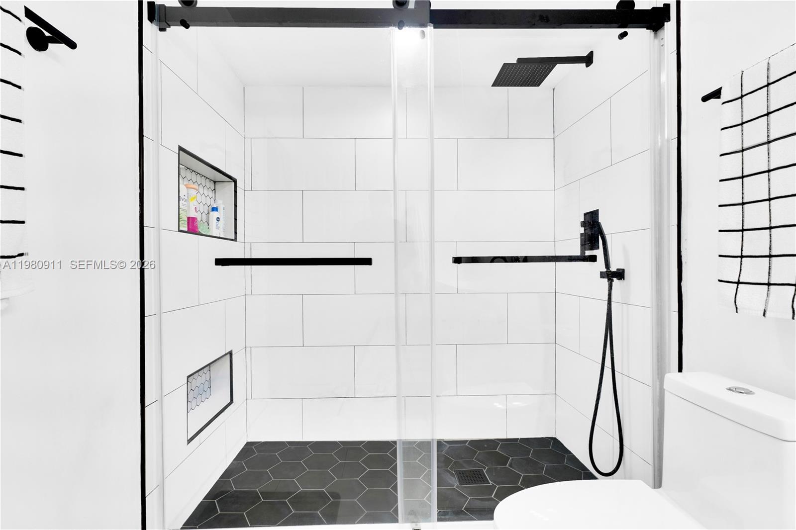 LAKES BY THE BAY SEC 4 - Residential