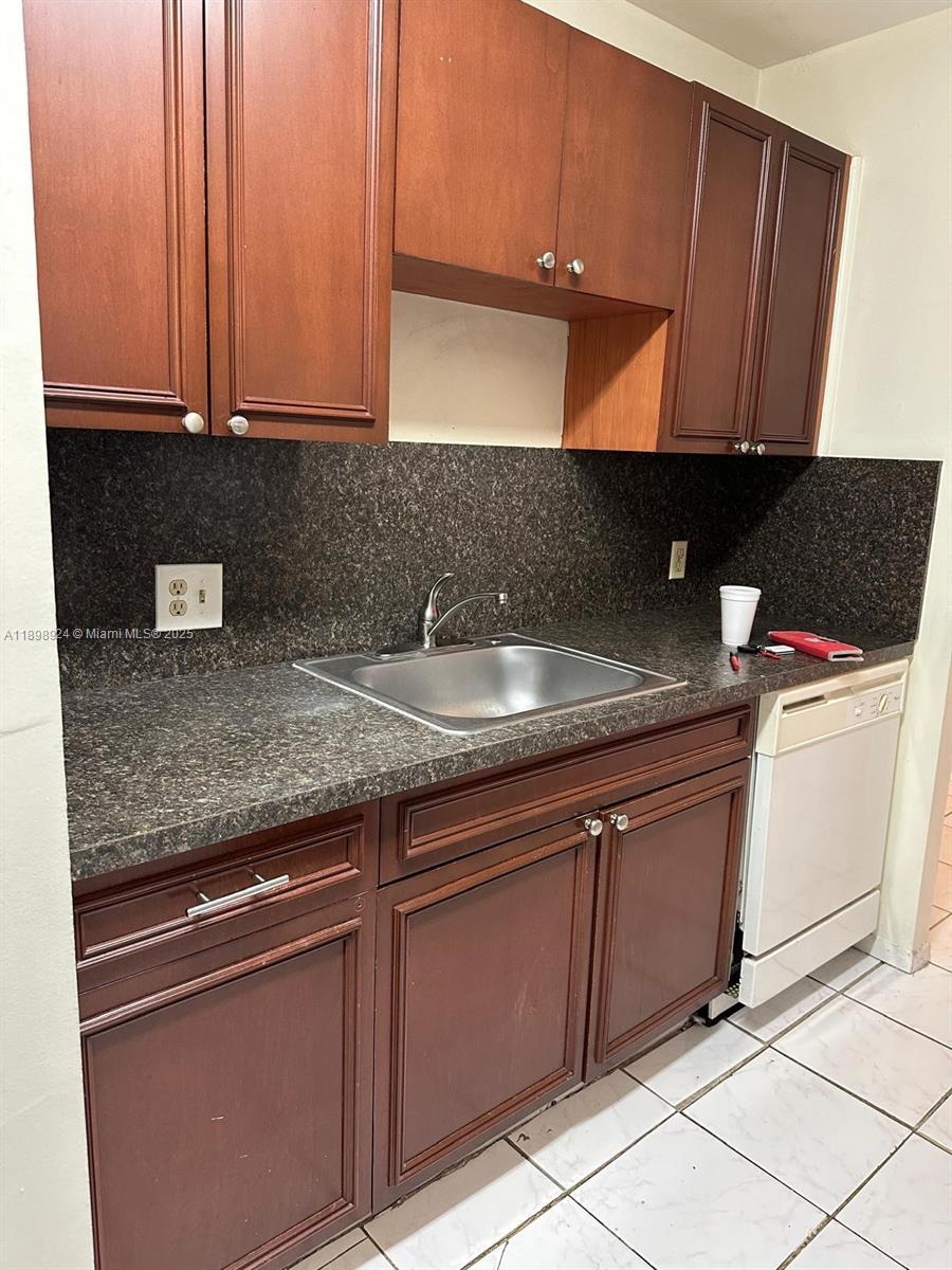 NEWPORT AT LAUDERHILL CON - Residential