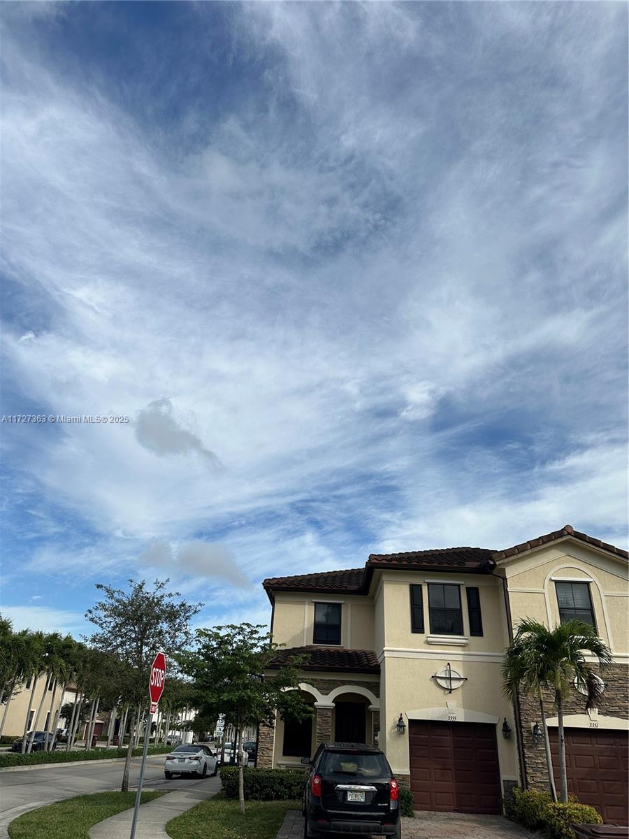 Photo 1 of 3355 W 89th Ter 1, Hialeah, Florida, $3,400, Web #: 11727363