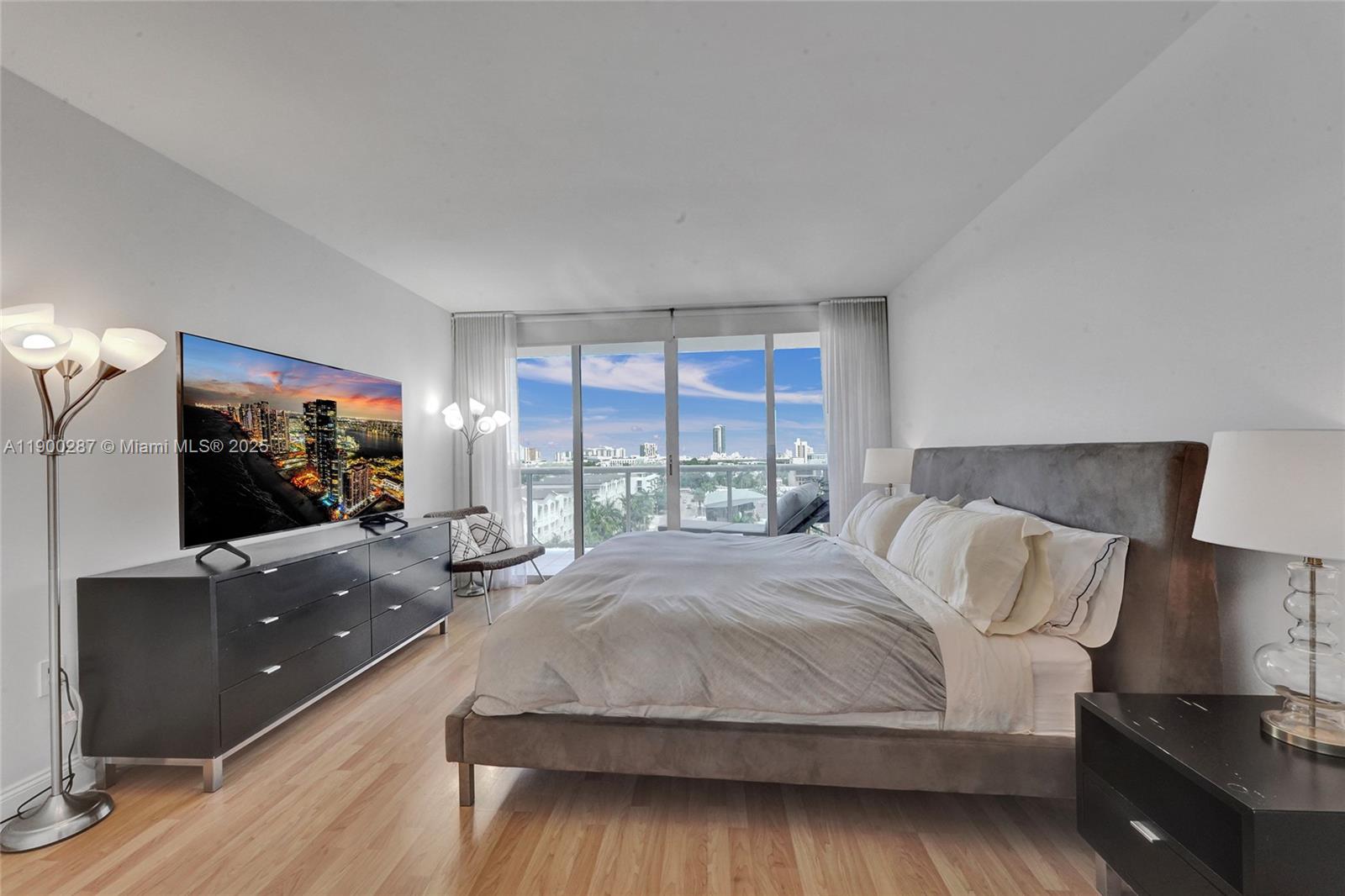 SUNSET HARBOUR NORTH COND - Residential Lease