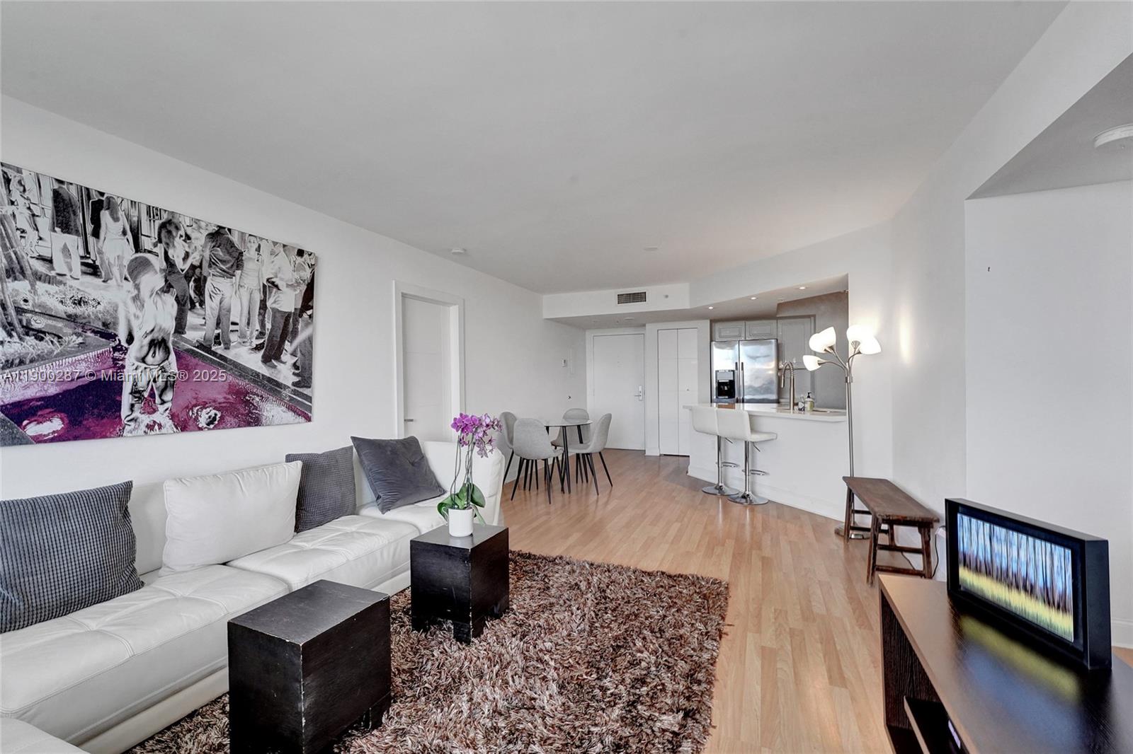 SUNSET HARBOUR NORTH COND - Residential Lease