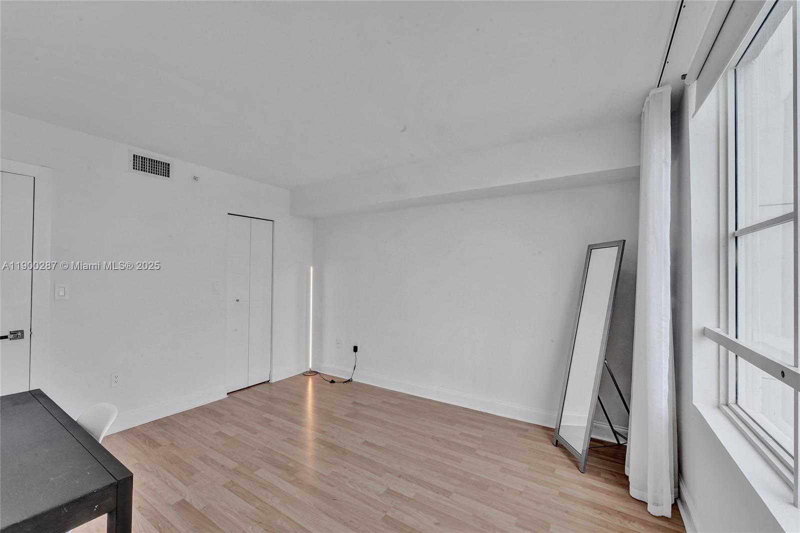 SUNSET HARBOUR NORTH COND - Residential Lease