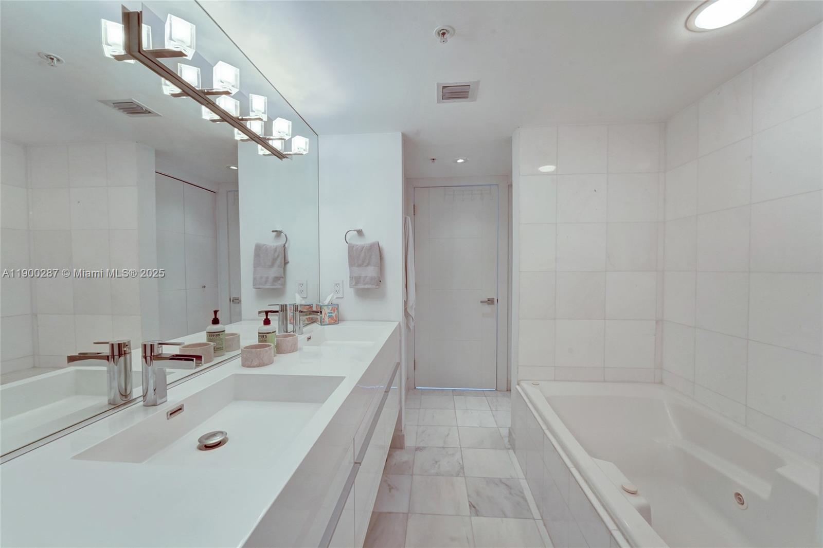 SUNSET HARBOUR NORTH COND - Residential Lease