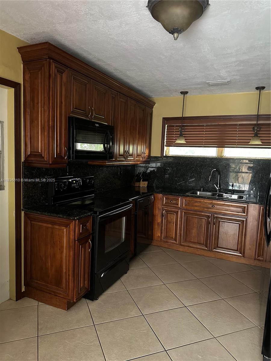 9260 SW 176th St, Palmetto Bay, FL, 33157/$789,999 2 9260 SW 176th St