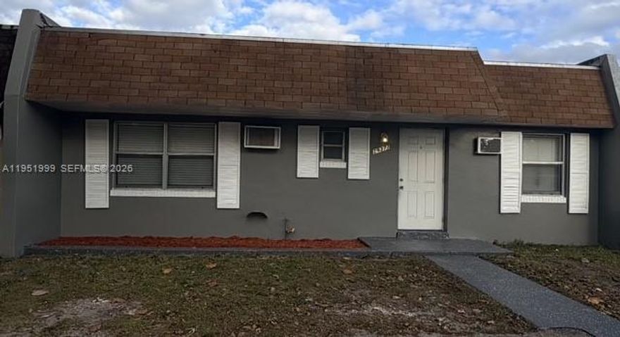 Spacious and well-maintained 2-bedroom, 1-bathroom home located in a highly desirable neighborhood. This property offers a comfortable layout with ample living space, perfect for everyday living and entertaining. Ideally situated near shopping, dining, and major roadways, providing both convenience and functionality in a prime location. Don’t miss the opportunity to make this home yours—schedule a showing today!