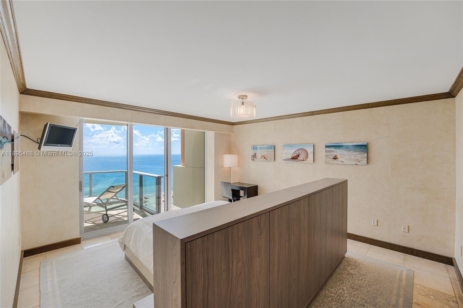 IL VILLAGGIO ON SOUTH BEA - Residential