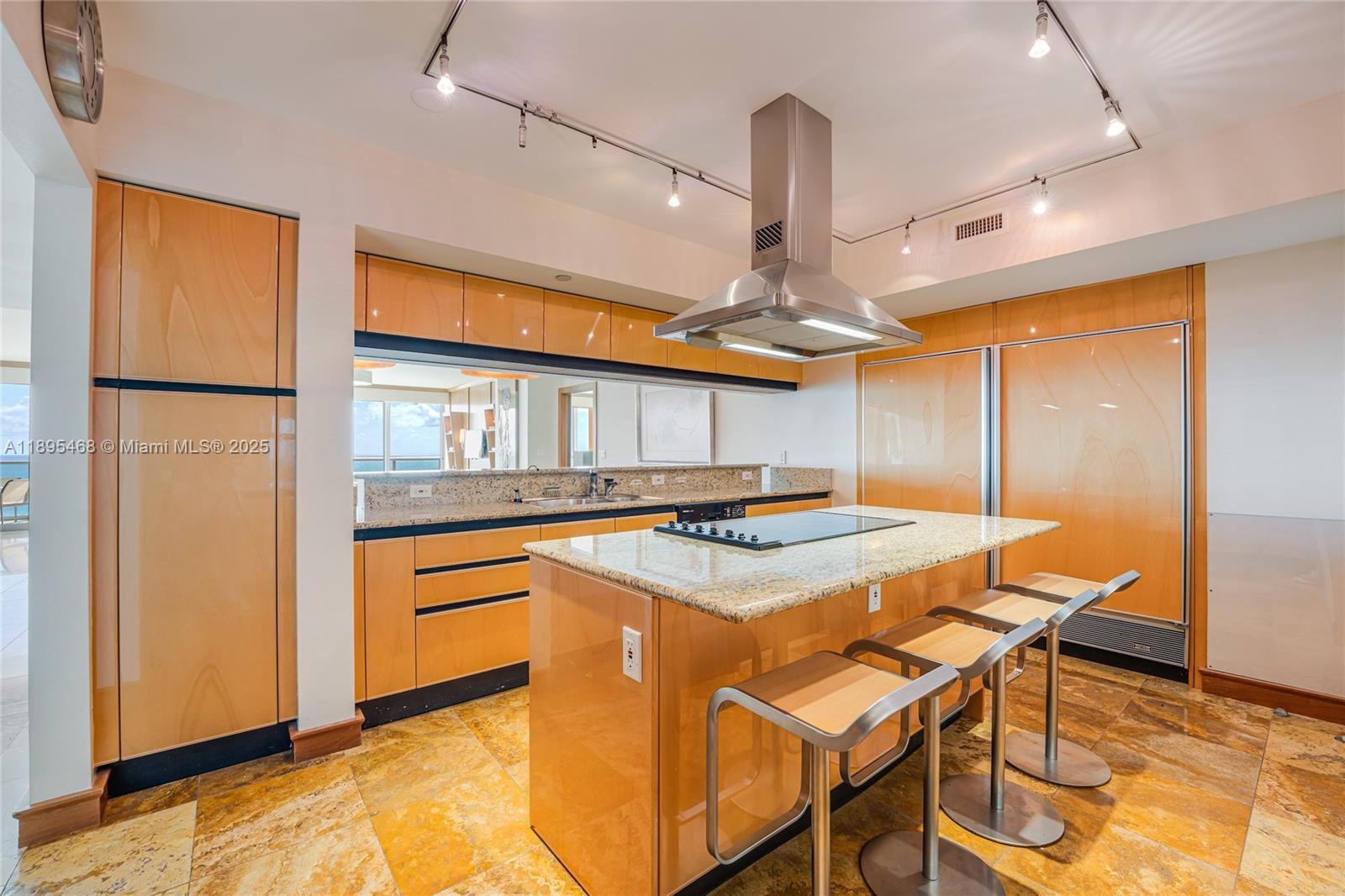 IL VILLAGGIO ON SOUTH BEA - Residential