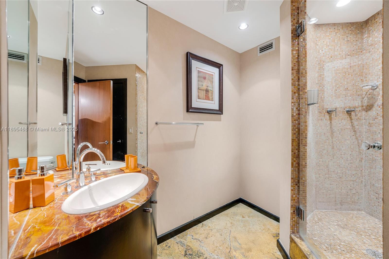 IL VILLAGGIO ON SOUTH BEA - Residential
