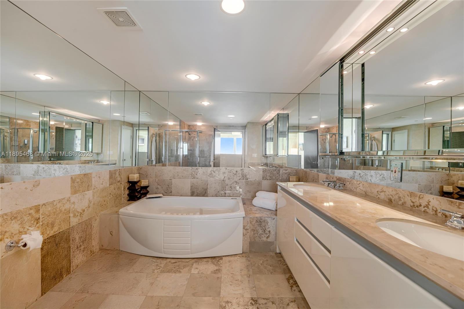 IL VILLAGGIO ON SOUTH BEA - Residential