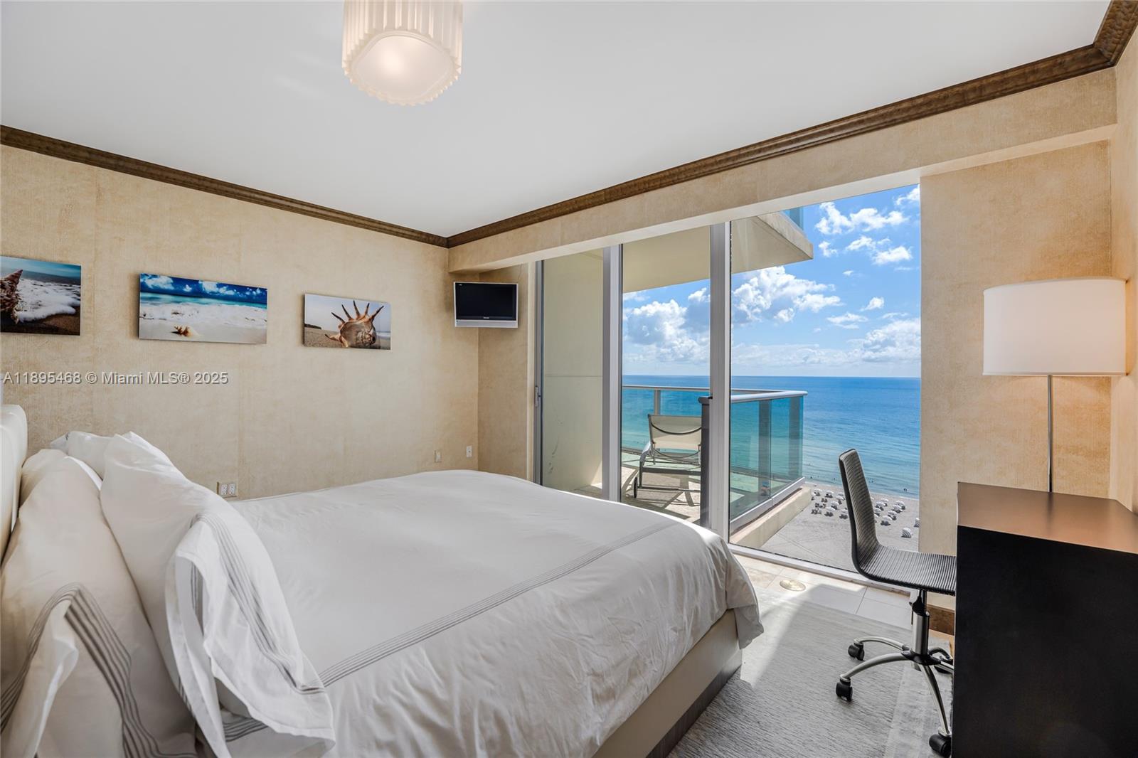 IL VILLAGGIO ON SOUTH BEA - Residential
