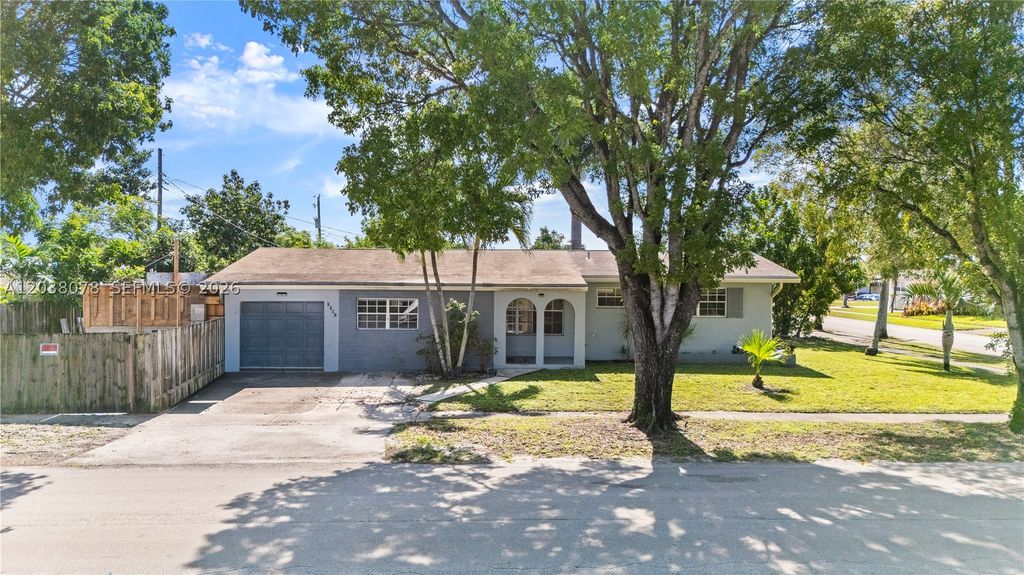 Photo of 7591 Pierce St, Hollywood, FL 33024 (MLS # A12038078)