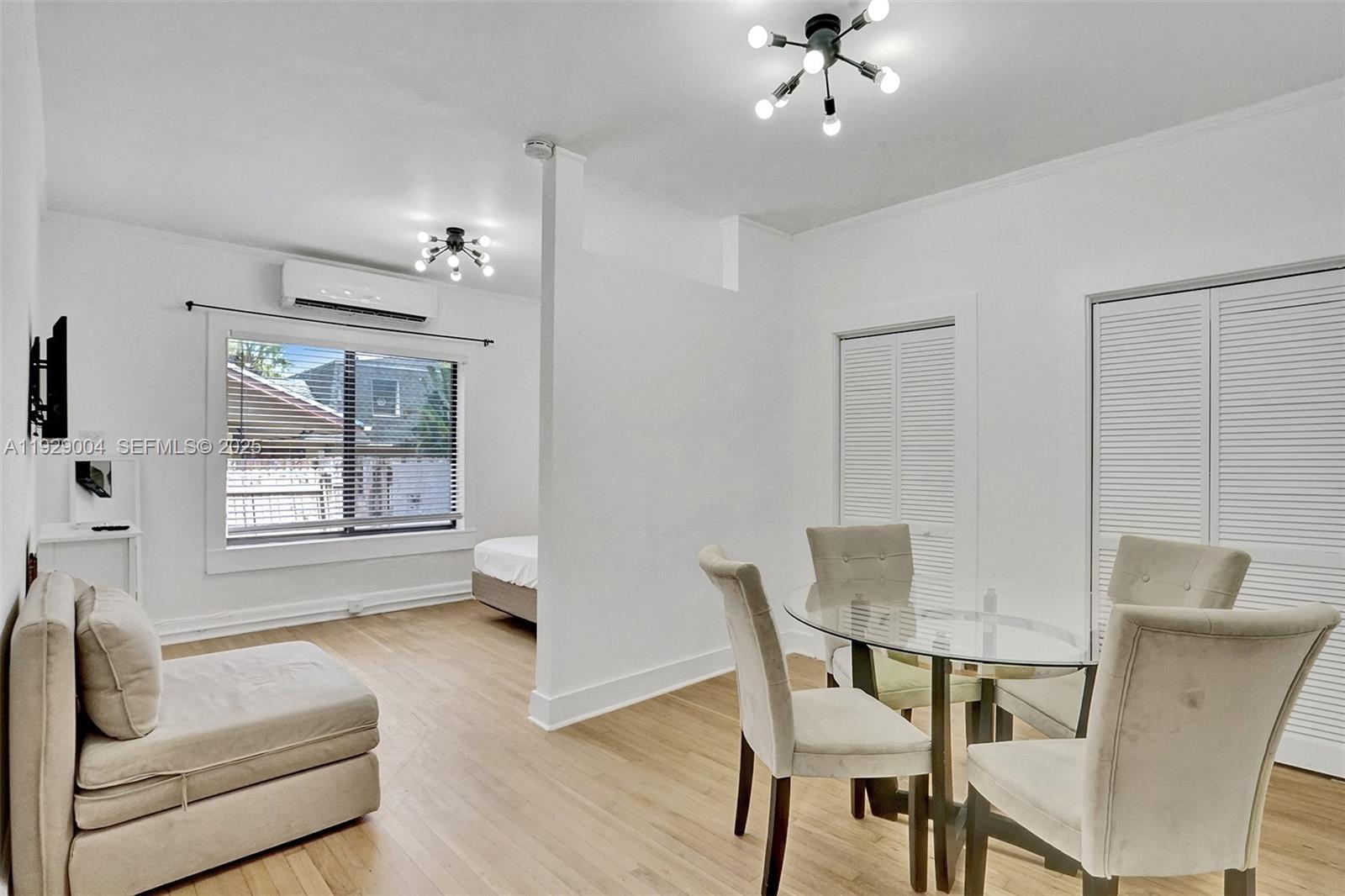 HOLLYWOOD - Residential Lease