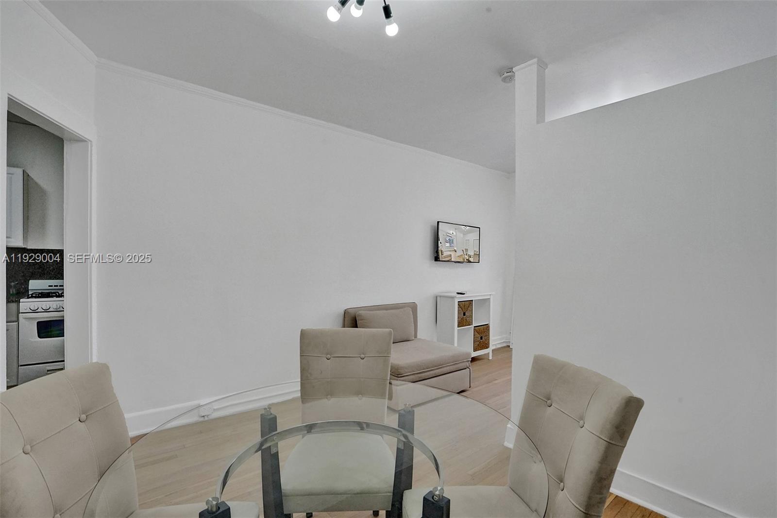 HOLLYWOOD - Residential Lease