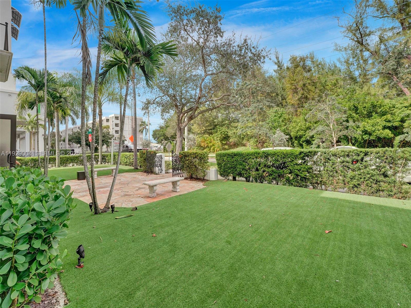 HOLLYWOOD - Residential Lease