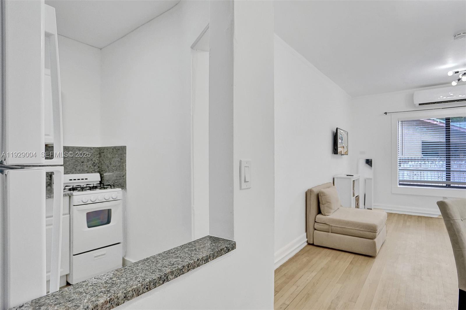 HOLLYWOOD - Residential Lease