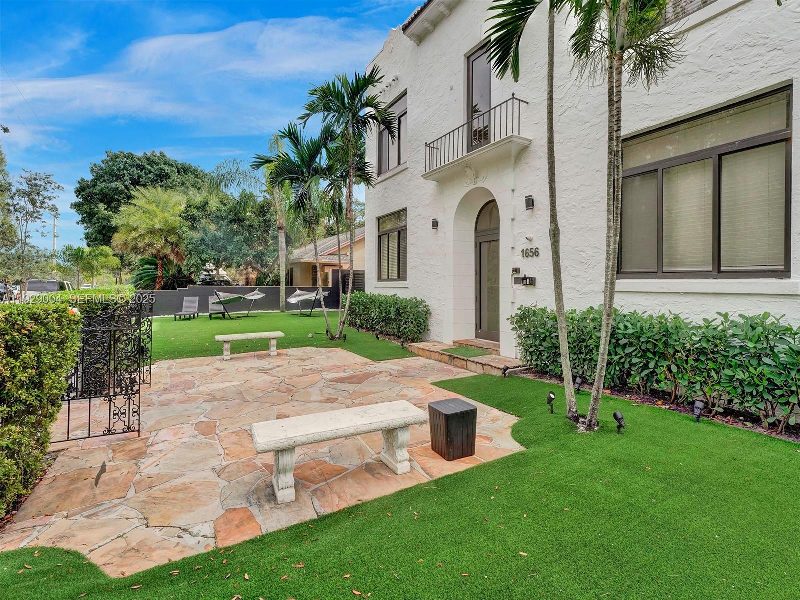 HOLLYWOOD - Residential Lease