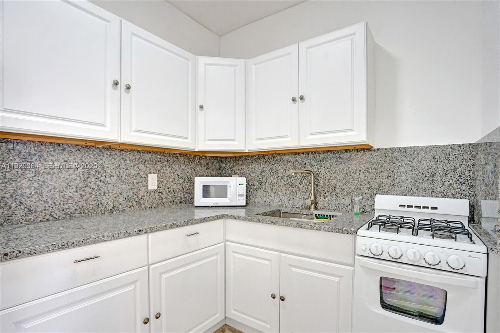 HOLLYWOOD - Residential Lease