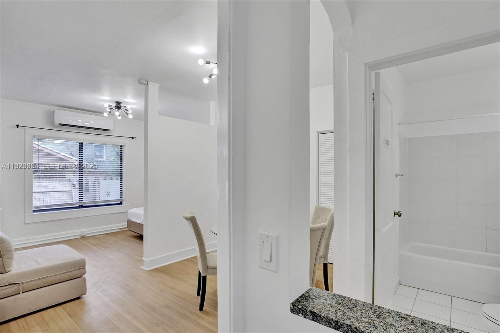 HOLLYWOOD - Residential Lease