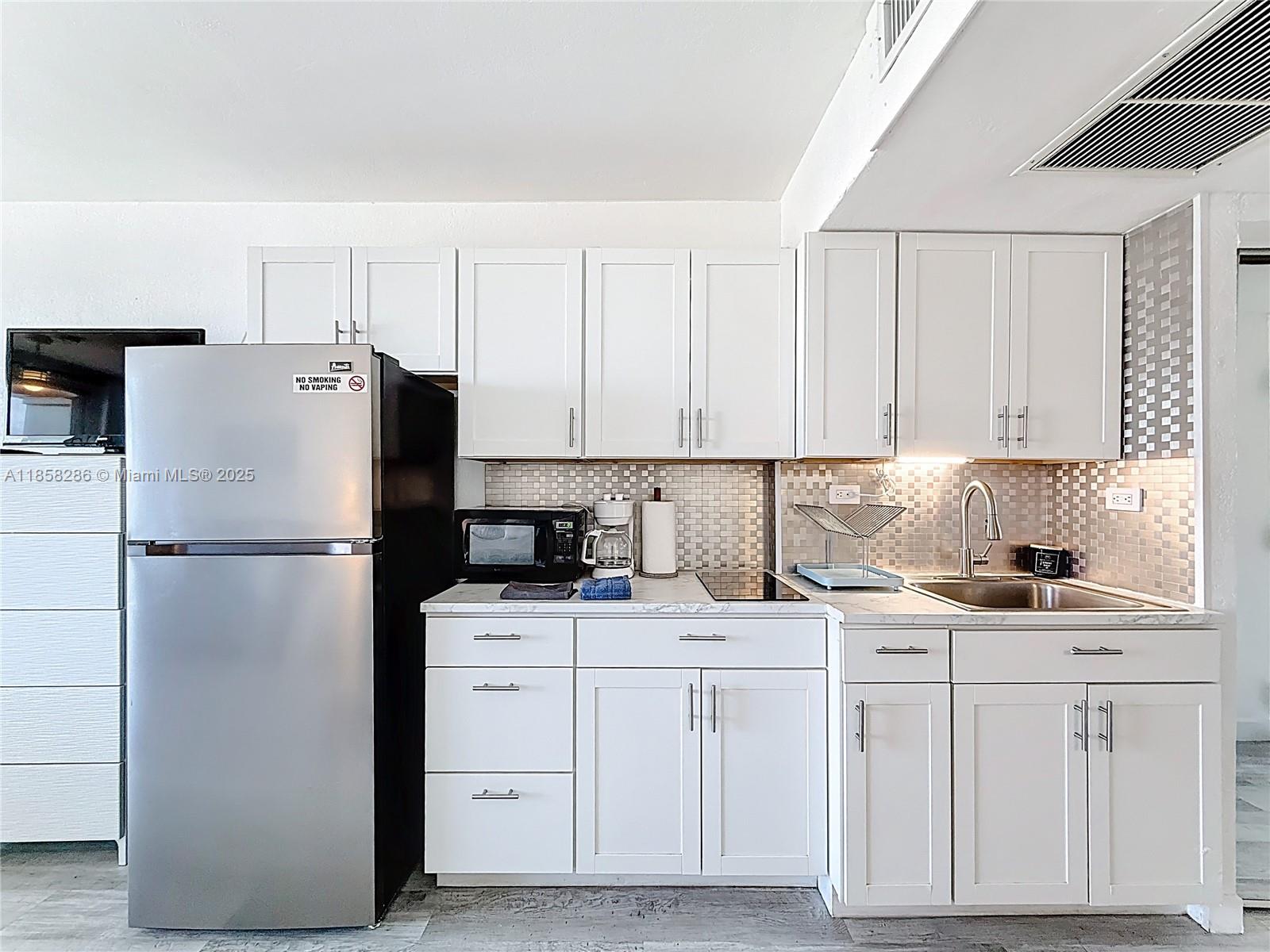 THE AVENTURA BEACH CLUB C - Residential Lease