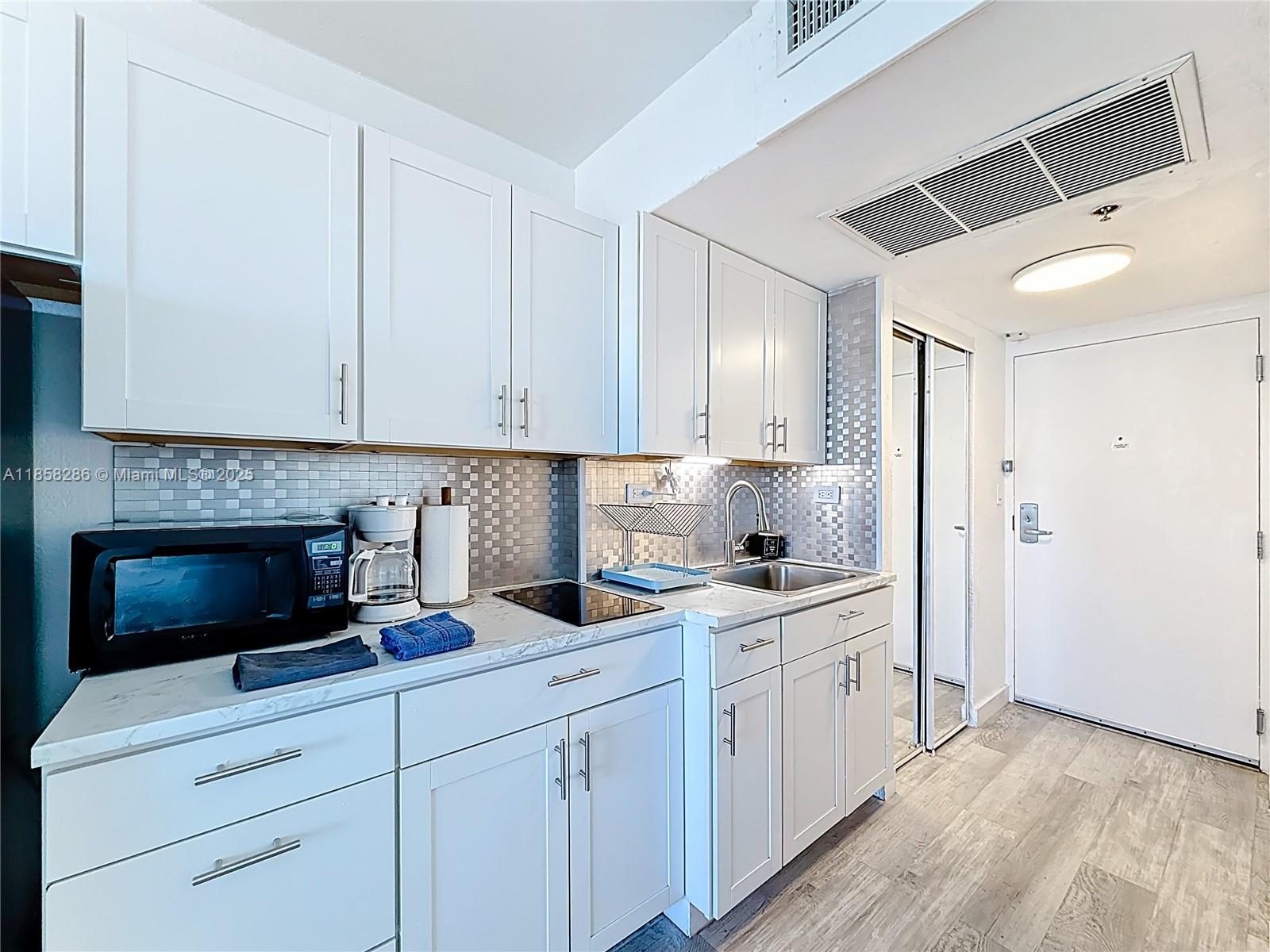 THE AVENTURA BEACH CLUB C - Residential Lease