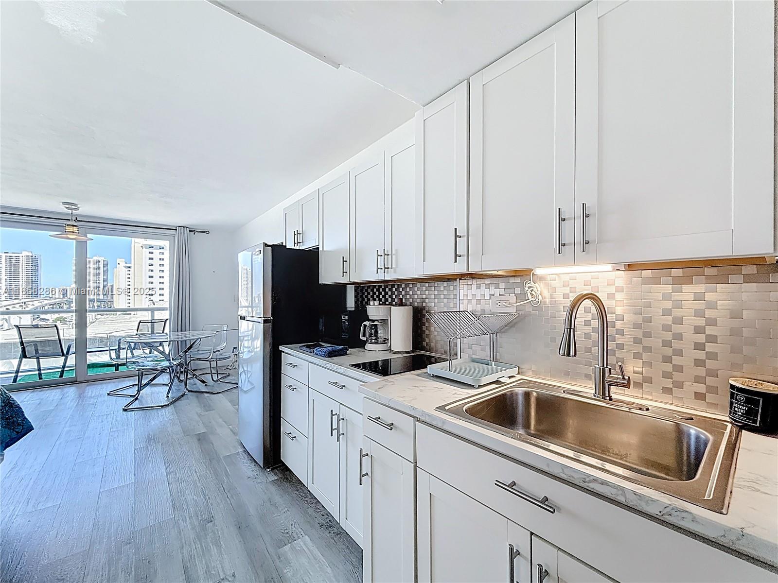 THE AVENTURA BEACH CLUB C - Residential Lease