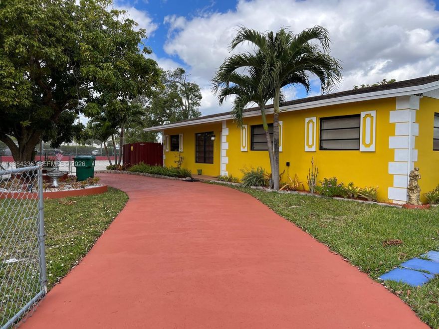 Discover this charming and well-maintained corner single-family home, ideally located in an excellent location near major roads, shopping, dining, and more. The property features ceramic tile flooring throughout. Enjoy a spacious and inviting backyard, perfect for relaxing or entertaining, with some fruit trees.
This is a wonderful opportunity you don’t want to miss; it won’t last long! The property is currently tenant-occupied until April 5th. Kindly do not disturb the tenants.