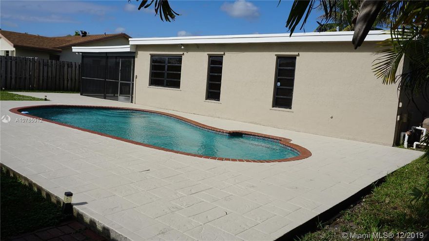 BEAUTIFUL SINGLE FLOOR 3 BEDROOMS, 2 BATHROOMS, 1 CAR GARAGE HOME, OVERLOOKING POOL, SCREEN PATIO WITH OVERSIZED BACKYARD, AND WATER VIEW PERFECT FOR ENTERTAINING, WITH LOW HOA FEE, KITCHEN WITH S.S APPLIANCES, UPDATED BATHS, LARGE DRIVEWAY, WALKING DISTANCE TO PUBLIX, 24 HRS FITNESS, BANKS, CITY OF SUNRISE BUILDING PREMISSES AND PARKS, CLOSE TO SAWGRASS MILLS MALL, BB&T CENTER, RESTAURANTS, SAWGRASS EXPWY, 595, I-75, Perfect For Family, First Time Home Buyer, or For Downsizing Home. ..and More ...