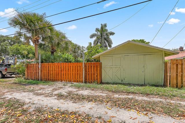 LAKE WORTH TOWN OF - Residential