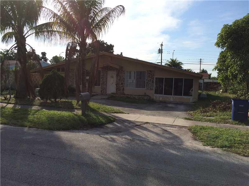*Spacious 3 bed 2 bath*Features large enclosed patio*Half circle driveway*UPON ACCEPTANCE CONTRACT,BANK ADDENDA & BANK ISSUED CASHIERS CHECK MUST BE DELIVERED TO LISTING BROKERS OFFICE W/IN 24HRS